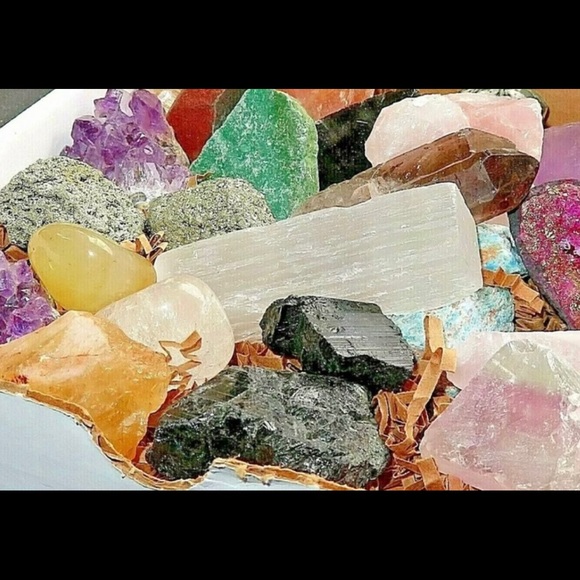 Assorted Crystals and Rare Stones 1 Full Pound Over Sized Stones - Picture 2 of 2